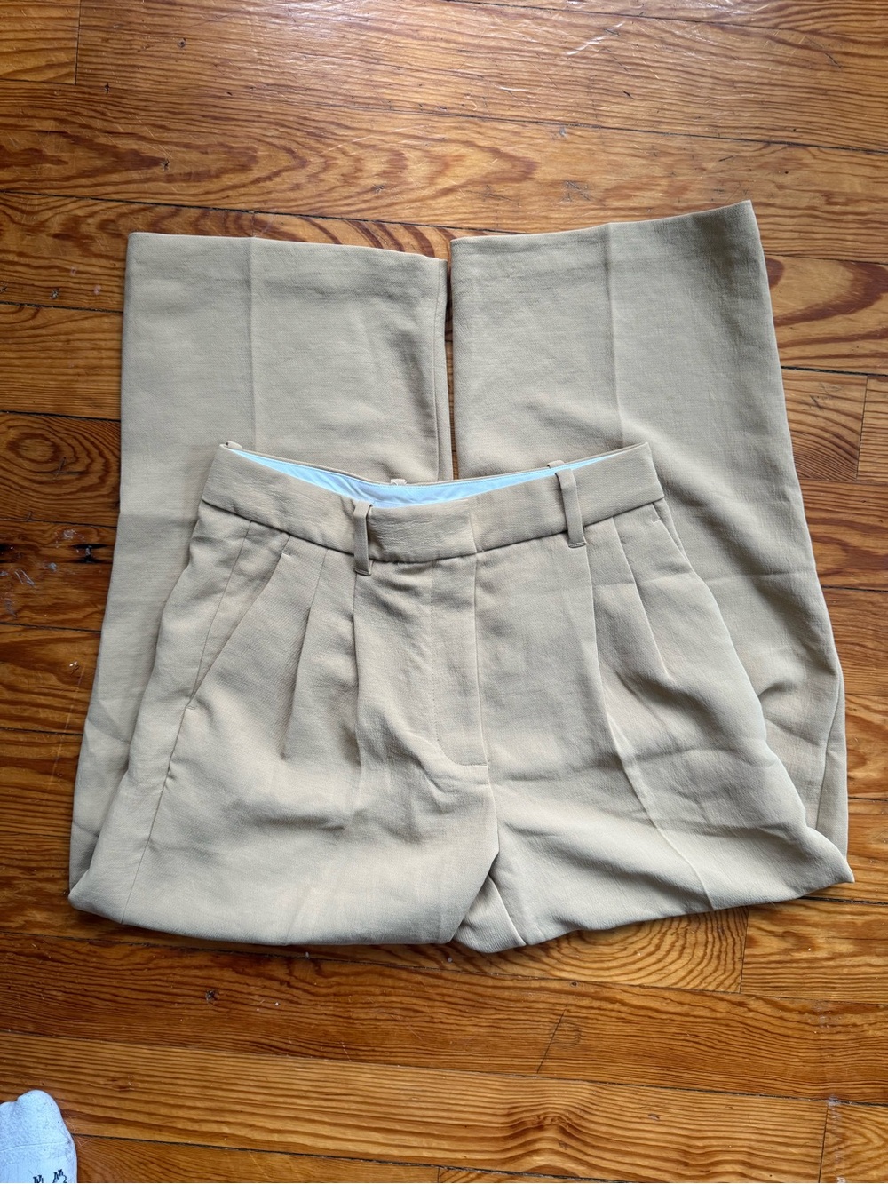Aritzia Effortless Crepette Pants size 6 Brown NWOT